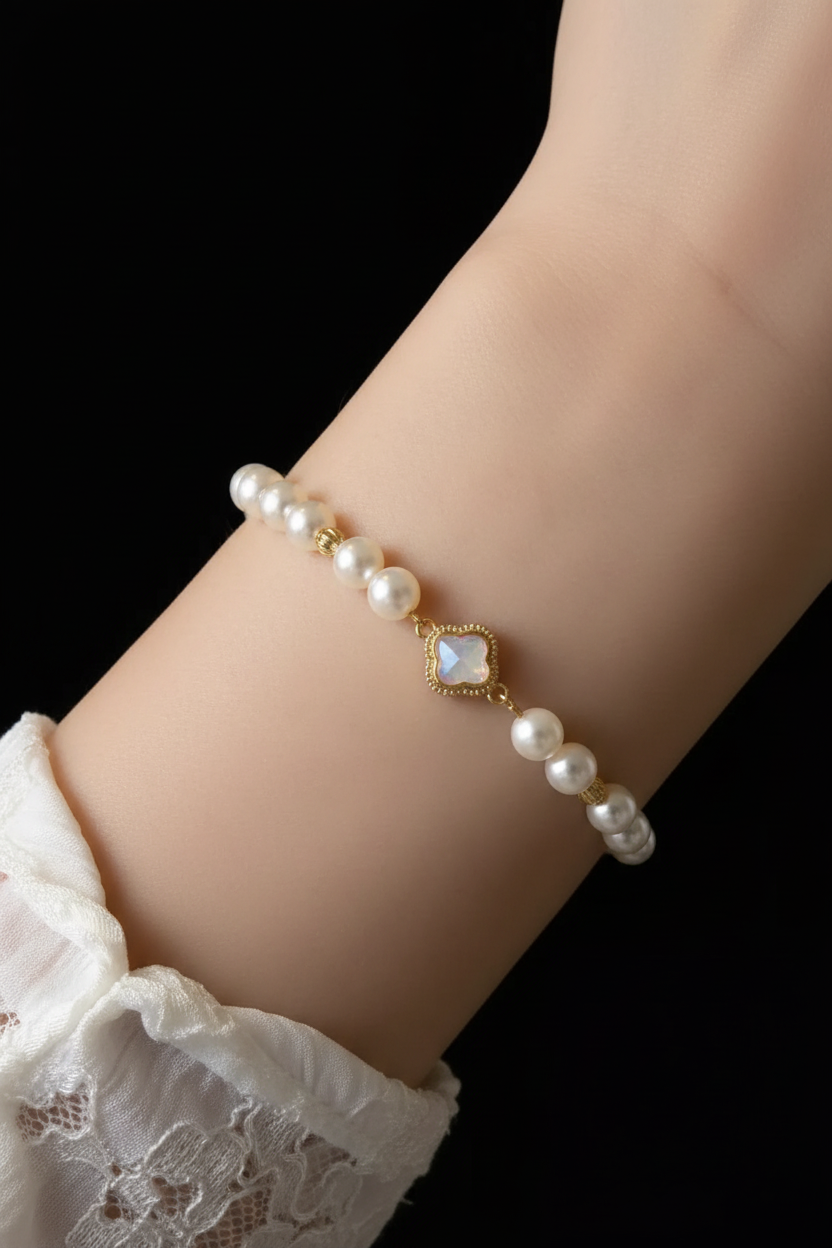 Lucky Clover Pearl Bracelet