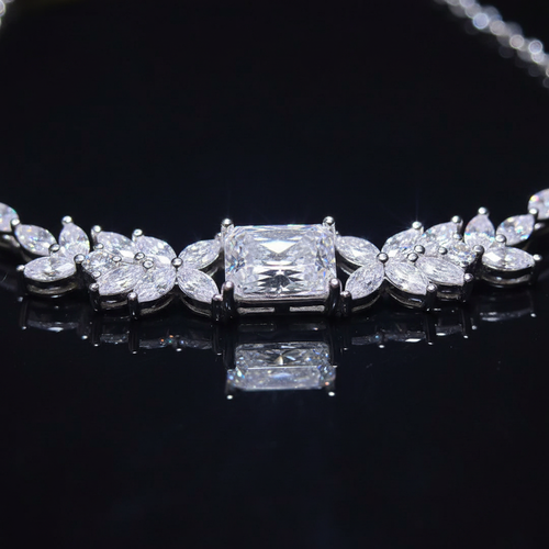 2CT Moissanite floral pendant macro detail